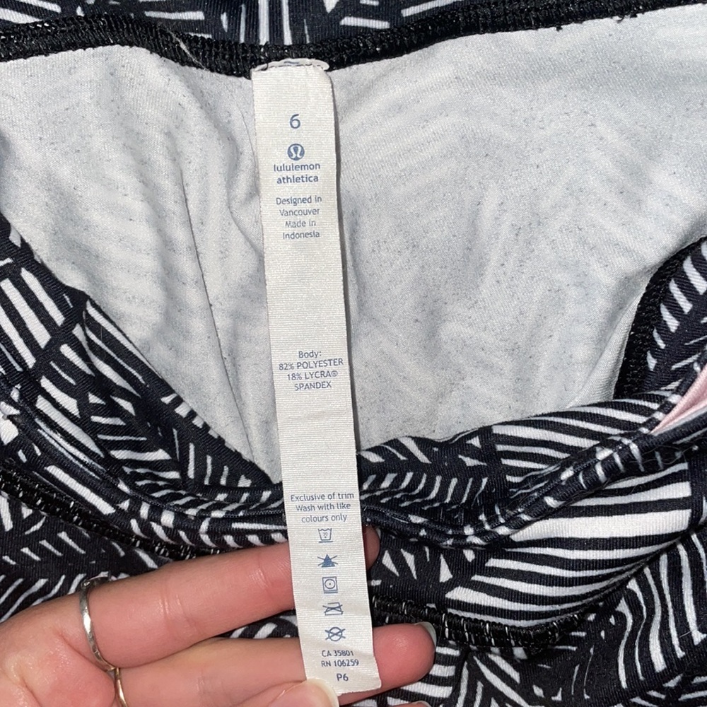 Like new lulu leggings - Picture 4 of 4